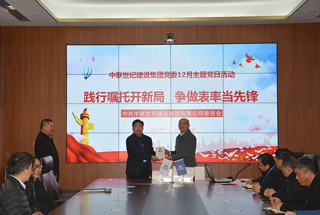 3、發(fā)放習(xí)近平治國(guó)理政書(shū)籍-恢復(fù)的.jpg
