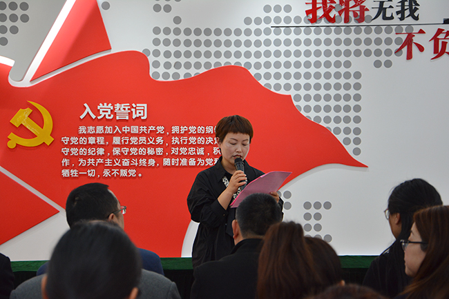 6、正余鎮(zhèn)小學(xué)趙琴老師為大家上黨課.jpg